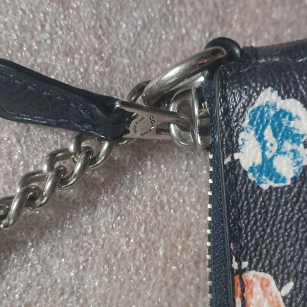 SOLD - COACH Large Wristlet 19 in Wildflower Print - Mini Purse - Picture 6 of 15